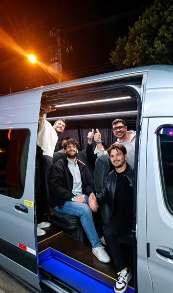 Passageiros a bordo da Top Van