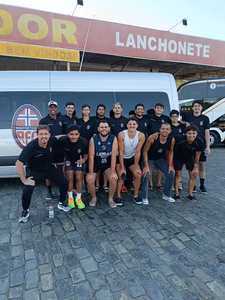 Equipe esportiva transportada pela Top Van
