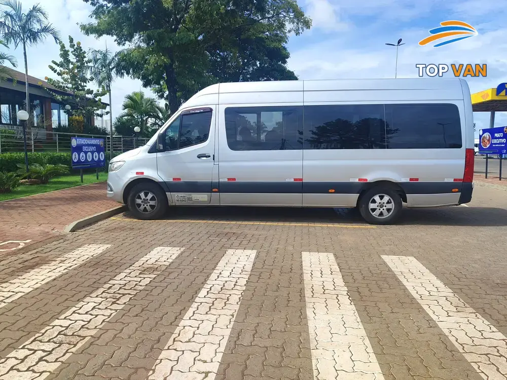 Van Sprinter em parada de viagem